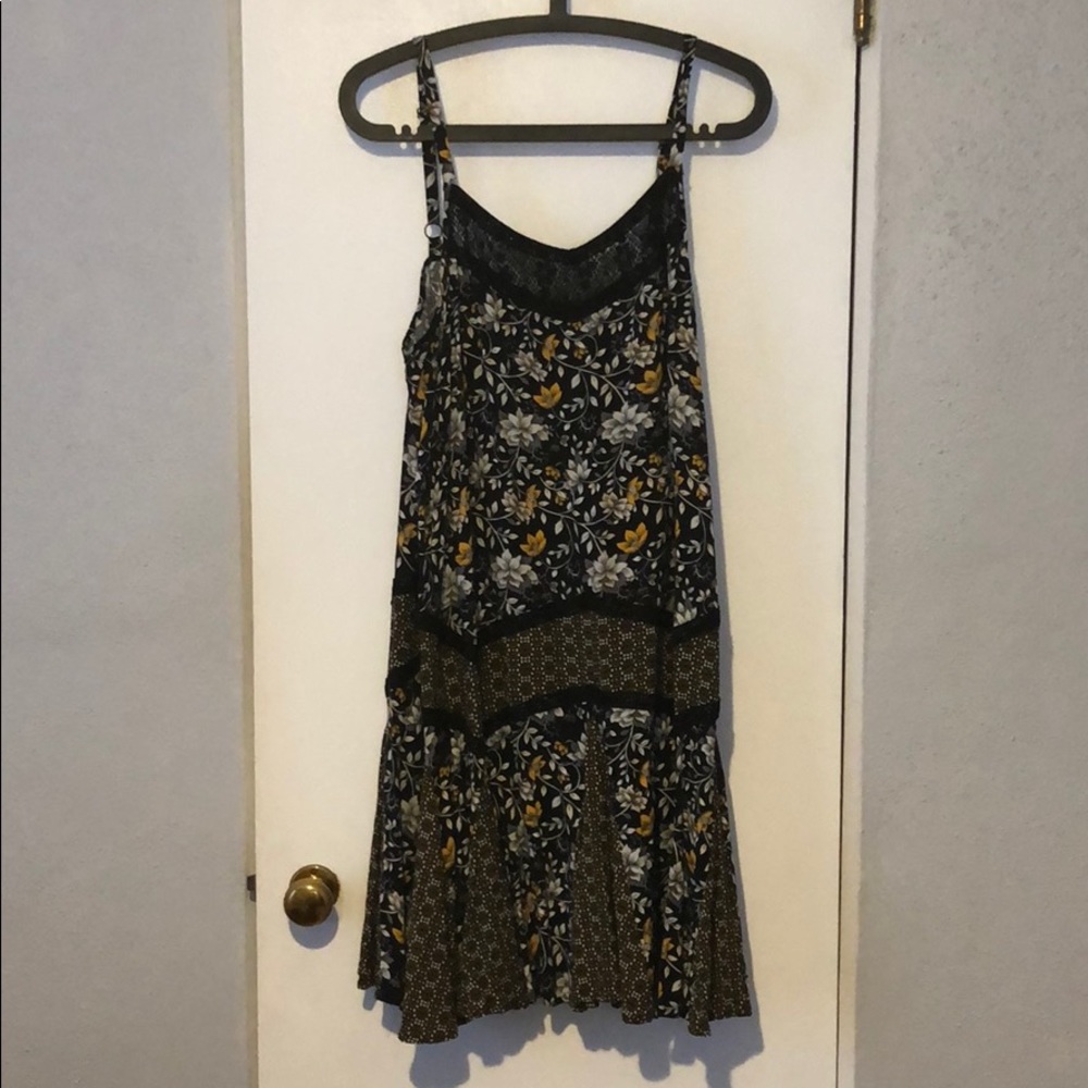 Fabulous Torrid black & yellow floral print dress!
